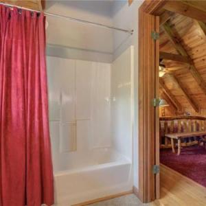 Buckhorn 2 Bedrooms Sleeps 6 WiFi Jetted Tub Fireplace Hot Tub Gatlinburg