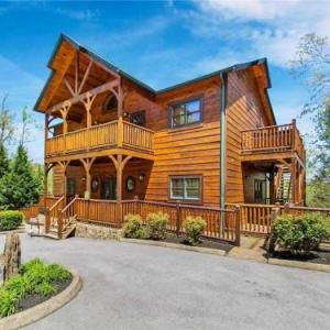 Big Sky Lodge II 7 Bedrooms Sleeps 28 theater Arcades Hot tub Gazebo Tennessee