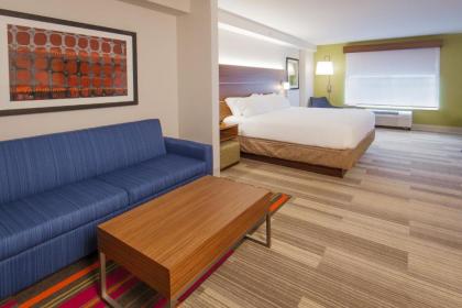 Holiday Inn Express Gatlinburg Downtown - image 3