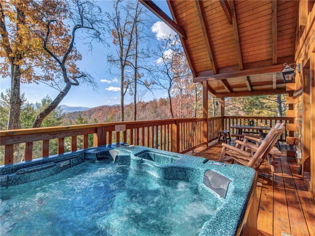 Cub’s Corner 3 Bedrooms Pool Access Hot Tub Pool Table Sleeps 10 - image 2