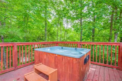 Fox Den 2 Bedrooms Sleeps 4 Whirlpool Tub Deck Yard Hot Tub - image 2