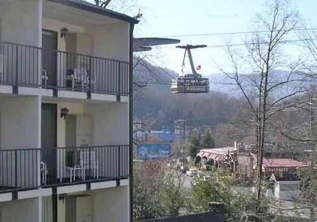 Downtown Gatlinburg Apartment - image 6