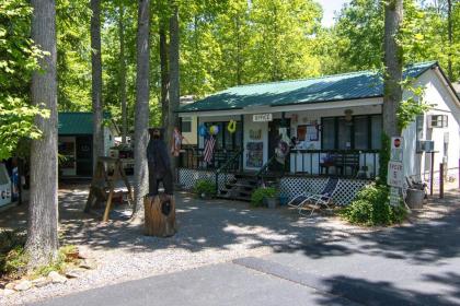 Arrow Creek Camp and Cabins - image 11