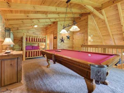 Bear Necessities 1 Bedroom Sleeps 8 Pool Table Arcade WiFi Pets - image 20