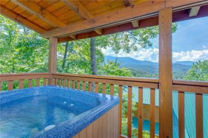 Enchanted View Lodge 3 Bedrooms Sleeps 10 Pool Access Mountain View - image 6