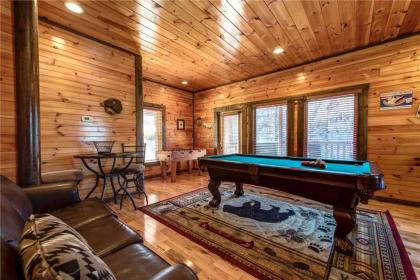 Old Hickory Lodge 4 Bedrooms Sleeps 18 WiFi Theater Room Hot Tub - image 9