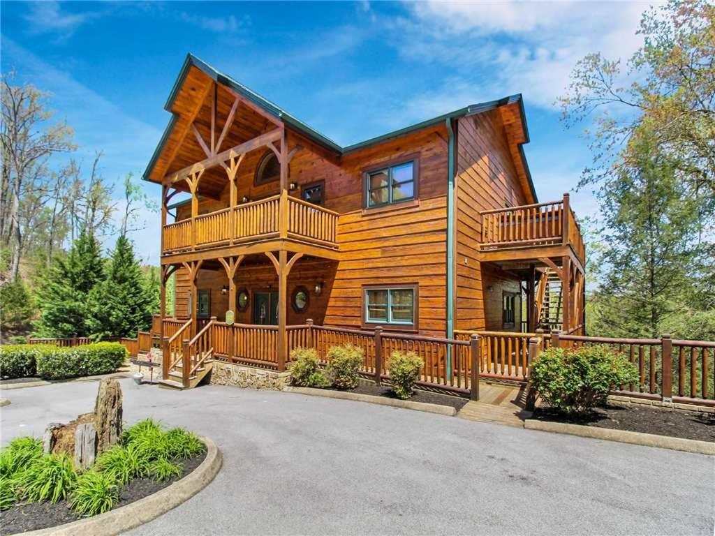 Big Sky Lodge II 7 Bedrooms Sleeps 28 Theater Arcades Hot Tub Gazebo - main image