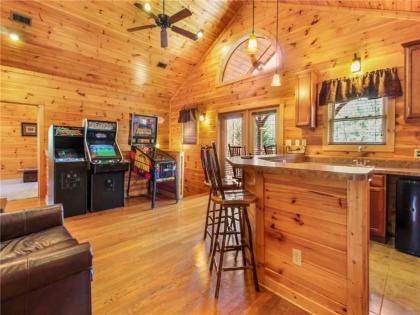 Big Sky Lodge II 7 Bedrooms Sleeps 28 Theater Arcades Hot Tub Gazebo - image 9