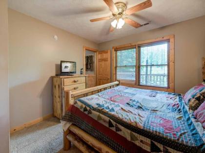 Running Bear 2 Bedrooms Sleeps 8 Hot Tub Gas Fireplace Pool Table - image 20