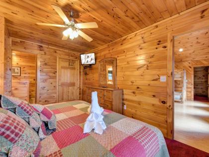 Apple Bear Lodge 4 Bedrooms Sleeps 18 Jacuzzis Pool Table Hot Tub - image 12