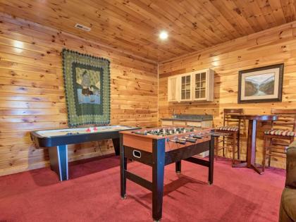 Apple Bear Lodge 4 Bedrooms Sleeps 18 Jacuzzis Pool Table Hot Tub - image 9