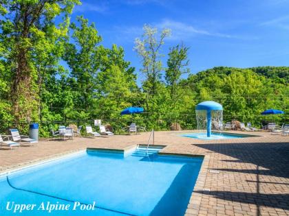 Kickback Kabin 3 Bedrooms Deck Hot Tub Pool Access Sleeps 6 - image 9