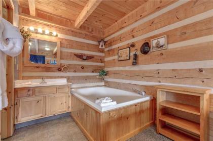 Nestled Inn 1 Bedroom Secluded WiFi Jetted Tub Sleeps 2 - image 15