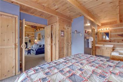 Nestled Inn 1 Bedroom Secluded WiFi Jetted Tub Sleeps 2 - image 16