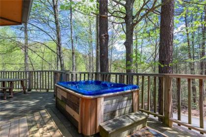 Country Cozy 2 Bedroom Pool Access Hot Tub Fireplace Sleeps 6 - image 16