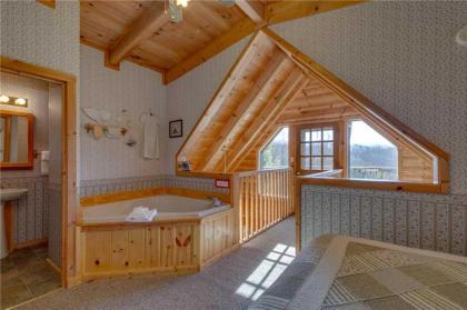 Silver Moon 1 Bedroom Mountain View Hot Tub WiFi Sleeps 2 - image 9