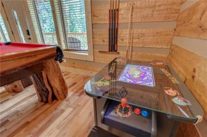 Lovers' Hideaway 1 Bedroom Jetted Tub Private Pool Table Sleeps 4 - image 16