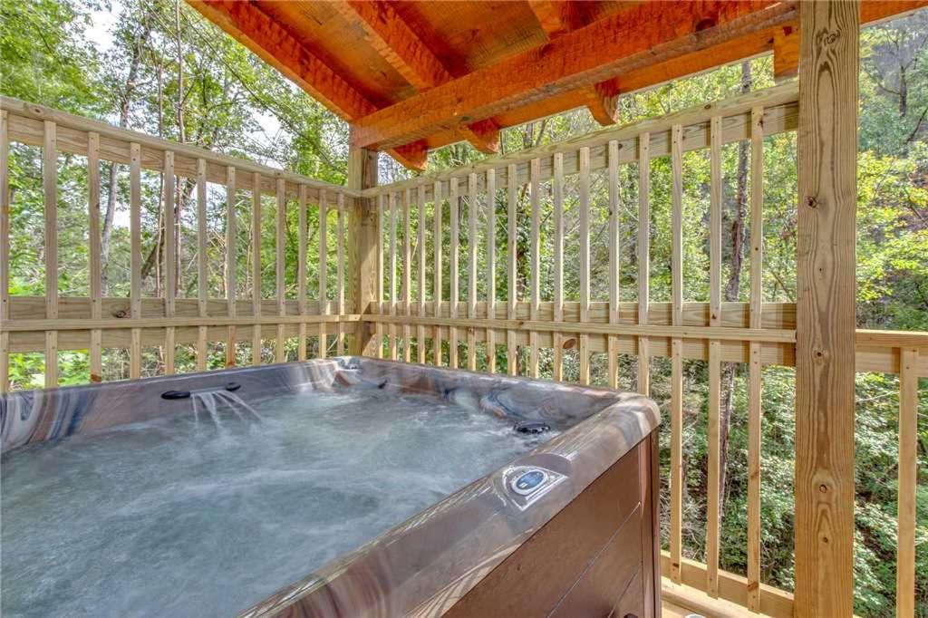 Lovers' Hideaway 1 Bedroom Jetted Tub Private Pool Table Sleeps 4 - image 7