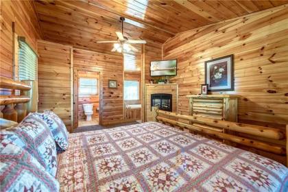 Hemlock Manor 3 Bedrooms Sleeps 10 WiFi Game Room Hot Tub Fireplace - image 9