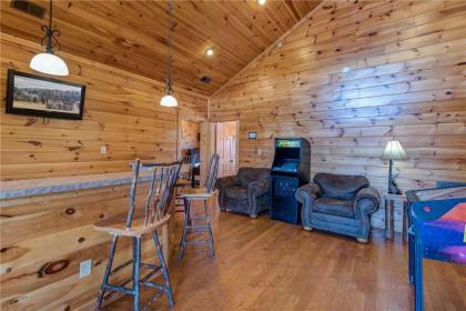 Mountain View Lodge 8 BR Hot Tub Pool Table Theater Room Sleeps 24 - image 18