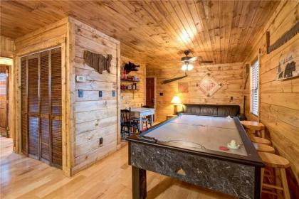 Rocky Top Lodge 6 Bedrooms Pool Access Hot Tub Mountain View Sleeps 14 - image 14