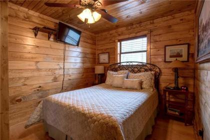 Rocky Top Lodge 6 Bedrooms Pool Access Hot Tub Mountain View Sleeps 14 - image 18