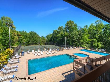 Rocky Top Lodge 6 Bedrooms Pool Access Hot Tub Mountain View Sleeps 14 - image 9