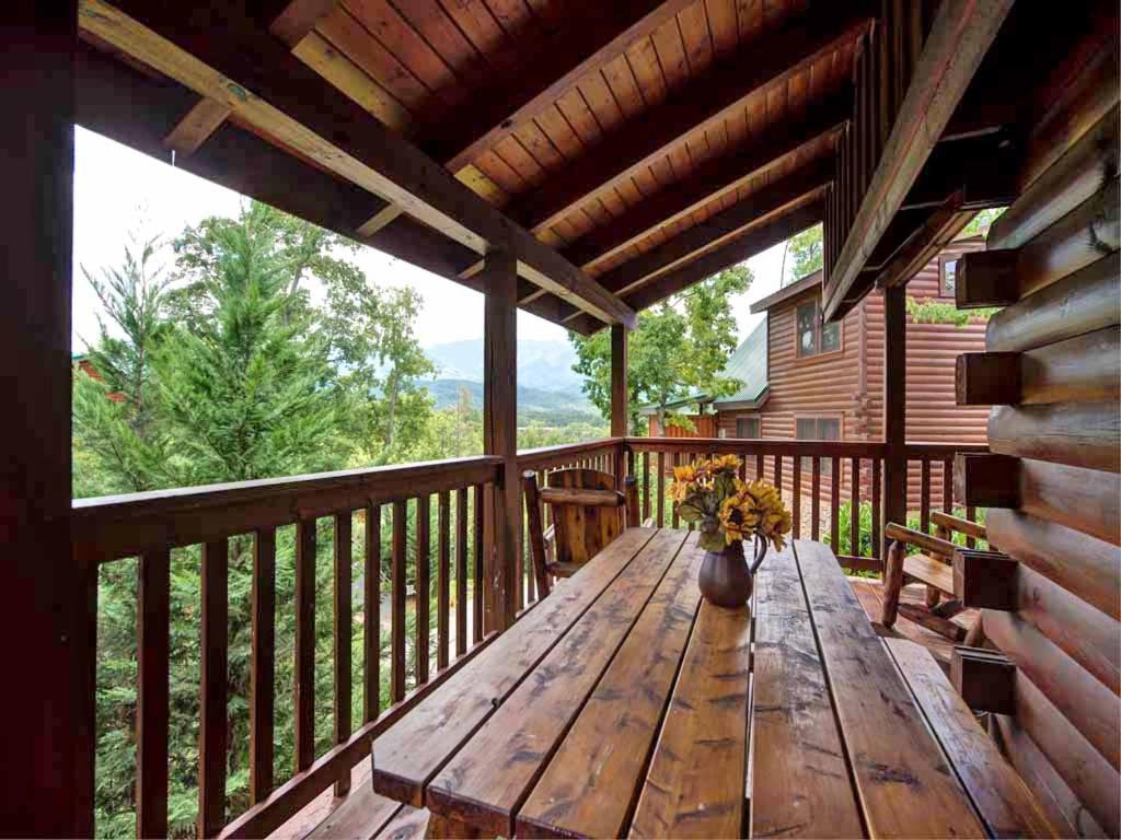 Artistic Mountain 2 Bedrooms Sleeps 8 Hot Tub Mtn View Jetted Tub - image 3