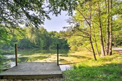 Cabin with Hot Tub and Game Room 5 Mi to Gatlinburg! Tennessee