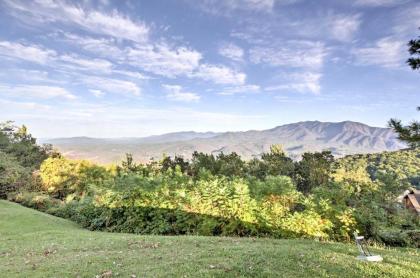 High Life about Condo with Community Pool in Gatlinburg - image 11