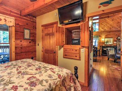 Cozy Nest - Gatlinburg Cabin with Porch and Jacuzzi! - image 10