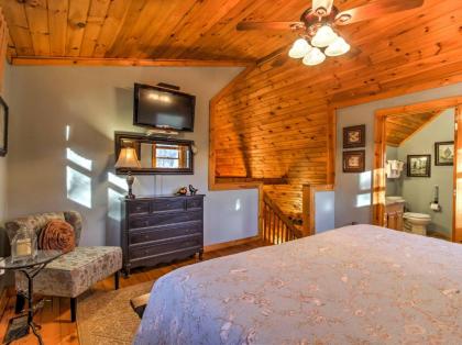 Cozy Nest - Gatlinburg Cabin with Porch and Jacuzzi! - image 4