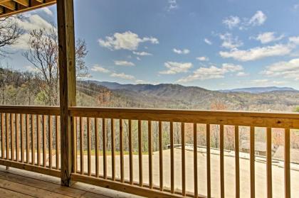 Cabin in the Clouds with Hot Tub Less Than 10Mi to Dollywood - image 10