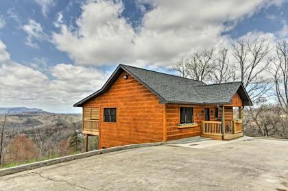 Cabin in the Clouds with Hot Tub Less Than 10Mi to Dollywood - image 11