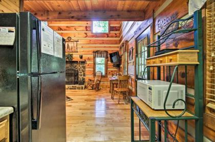 Secluded Forest Cabin - 4 Mi to Dwntwn Gatlinburg! - image 9