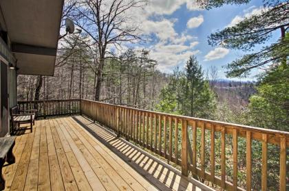 Secluded Mtn-View Cabin with Deck 2Mi to Gatlinburg - image 11