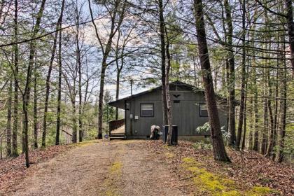 Secluded Mtn-View Cabin with Deck 2Mi to Gatlinburg - image 15