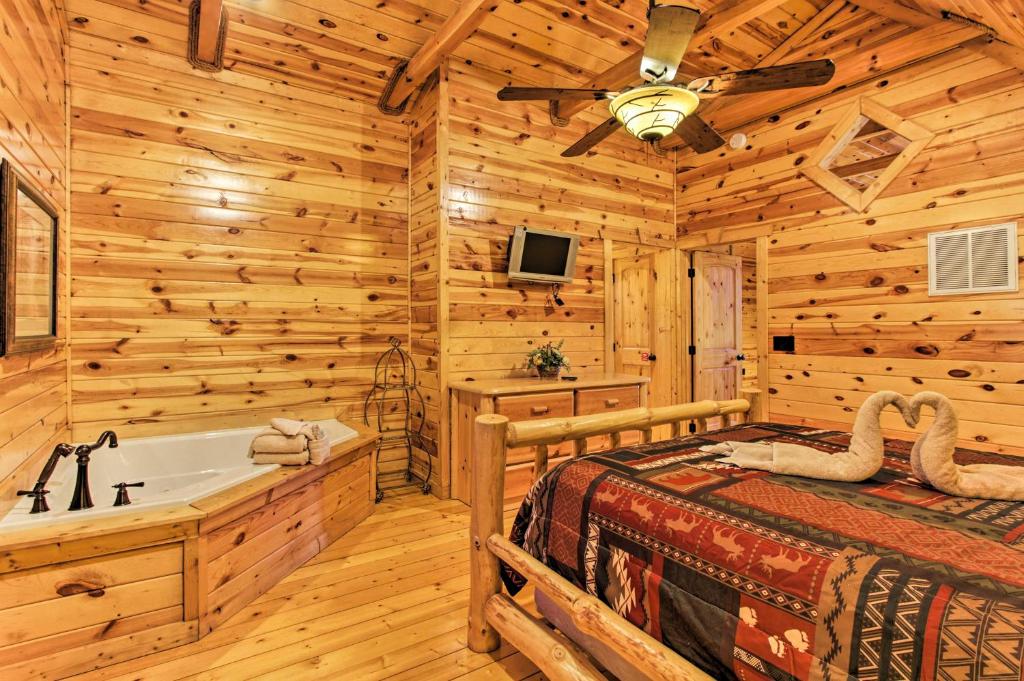 Cabin with Resort Pool Bordering Smoky Mtn Natl Park - main image