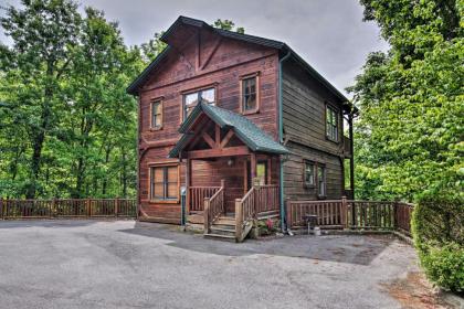 Mtn Cabin with Games and Community Pool 3 Mi to DTWN - image 9