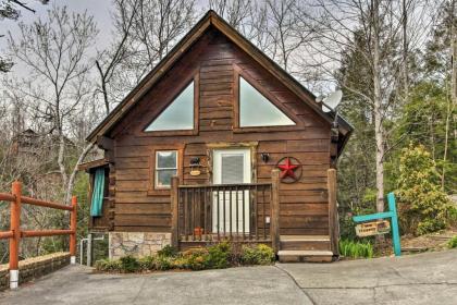 Two Hearts Gatlinburg Cabin with Hot Tub Amenities - image 11