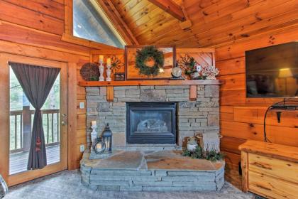 Two Hearts Gatlinburg Cabin with Hot Tub Amenities - image 16