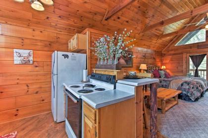 Two Hearts Gatlinburg Cabin with Hot Tub Amenities - image 7