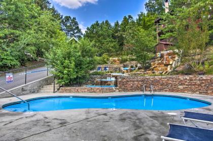 Romantic Gatlinburg Studio Cabin with Hot Tub and Deck - image 10