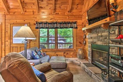 Romantic Gatlinburg Studio Cabin with Hot Tub and Deck - image 13