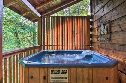 Romantic Gatlinburg Studio Cabin with Hot Tub and Deck - image 16