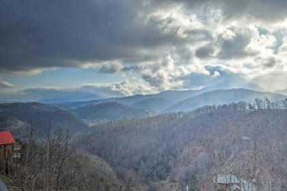 Lightning Bug Lookout Luxury Mountain View Cabin! - image 10