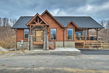 Lightning Bug Lookout Luxury Mountain View Cabin! - image 9