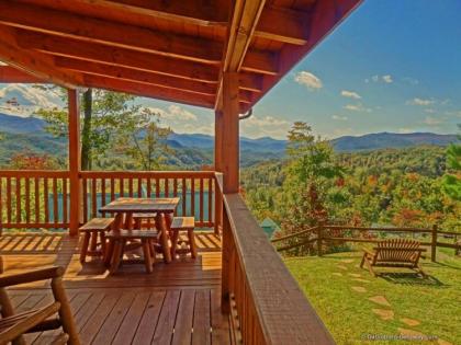 Gatlinburg Getaway 5 Bedrooms Sleeps 22 Views Hot Tub Game Room - image 10