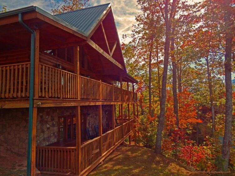 Gatlinburg Getaway 5 Bedrooms Sleeps 22 Views Hot Tub Game Room - image 5