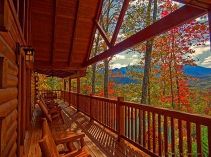 Gatlinburg Getaway 5 Bedrooms Sleeps 22 Views Hot Tub Game Room - image 8